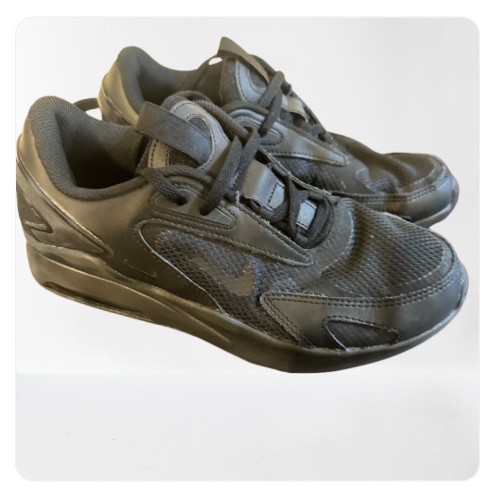 Nike airmax boys black shoes size 6.5 youth